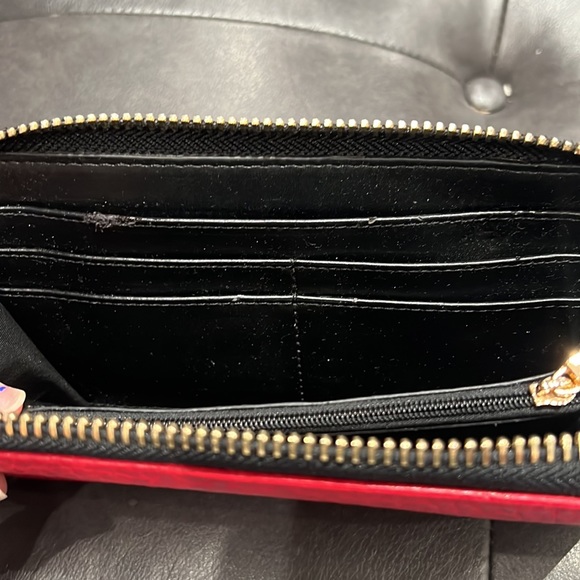 Anthropologie Shiraleah Pebbled Red Vegan Leather Wallet with gold zipper - Picture 5 of 5